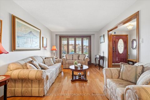 Photo 11 at 90 Gardner Place, Maple, Vaughan