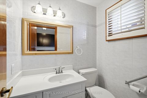 Photo 15 at 90 Gardner Place, Maple, Vaughan