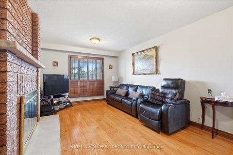 Photo 18 at 90 Gardner Place, Maple, Vaughan