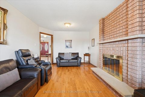 Photo 19 at 90 Gardner Place, Maple, Vaughan