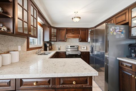 Photo 23 at 90 Gardner Place, Maple, Vaughan