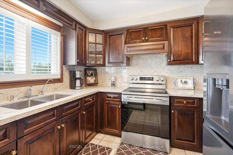 Photo 25 at 90 Gardner Place, Maple, Vaughan
