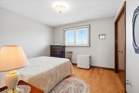 Photo 29 at 90 Gardner Place, Maple, Vaughan