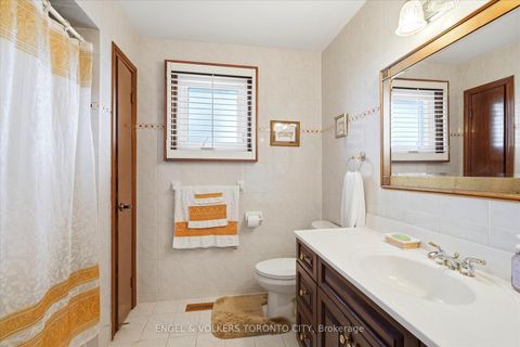 Photo 31 at 90 Gardner Place, Maple, Vaughan
