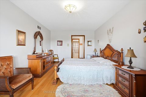Photo 35 at 90 Gardner Place, Maple, Vaughan