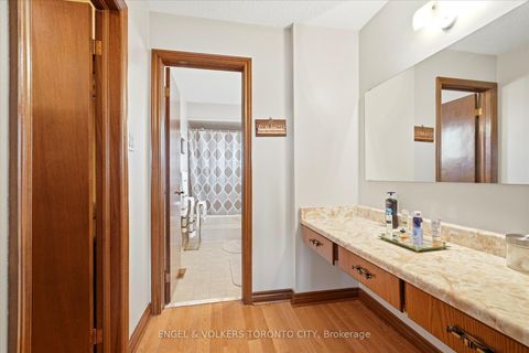 Photo 37 at 90 Gardner Place, Maple, Vaughan