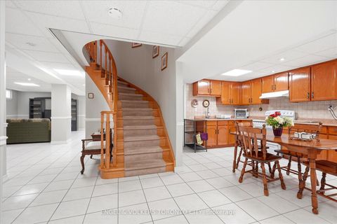 Photo 39 at 90 Gardner Place, Maple, Vaughan