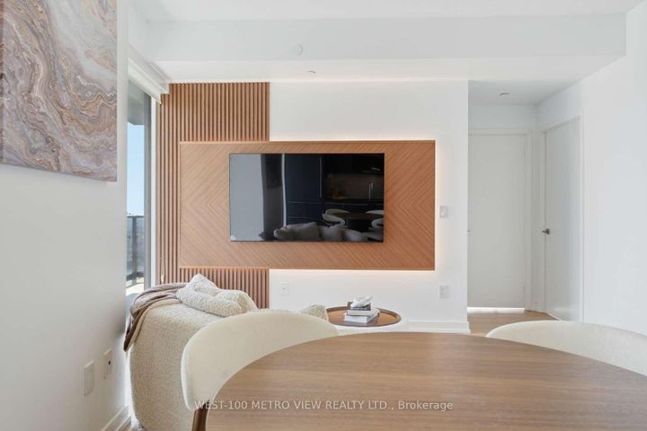 Photo 2 at 2010 - 115 Mcmahon Drive, Bayview Village, Toronto