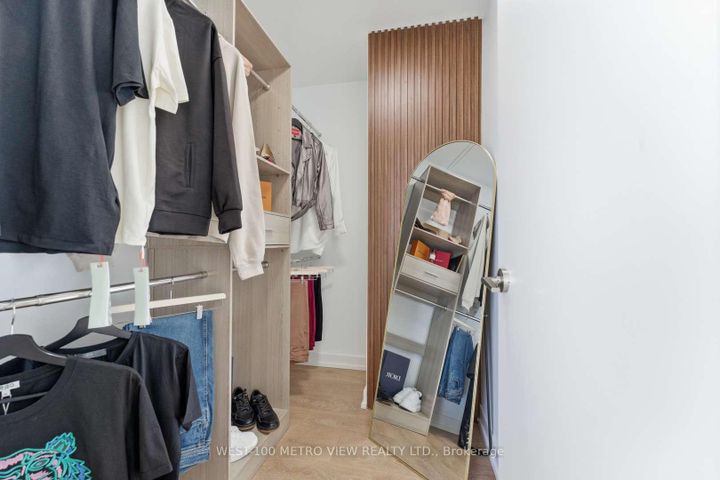 Photo 10 at 2010 - 115 Mcmahon Drive, Bayview Village, Toronto