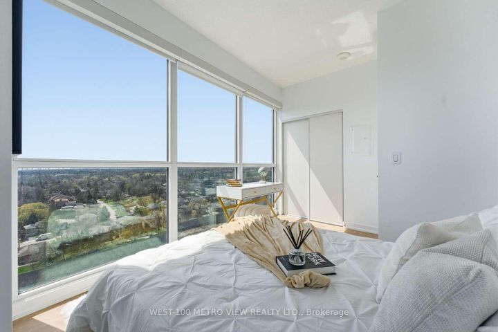 Photo 12 at 2010 - 115 Mcmahon Drive, Bayview Village, Toronto