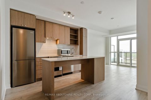 Photo 4 at 814 - 50 George Butchart Drive, CFB, Toronto
