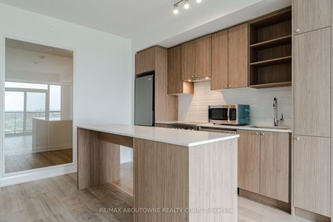 Photo 5 at 814 - 50 George Butchart Drive, CFB, Toronto