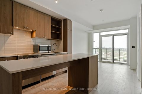 Photo 6 at 814 - 50 George Butchart Drive, CFB, Toronto