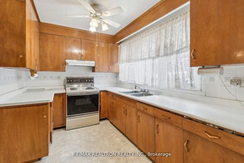 Photo 6 at 139 Yorkview Drive, Willowdale West, Toronto