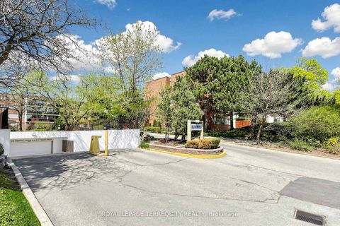 Photo 2 at 103 - 30 Sunrise Avenue, Victoria Village, Toronto