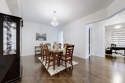 Photo 3 at 211 Touch Gold Crescent, Bayview Southeast, Aurora