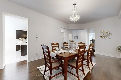 Photo 4 at 211 Touch Gold Crescent, Bayview Southeast, Aurora