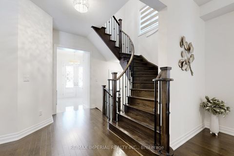 Photo 24 at 211 Touch Gold Crescent, Bayview Southeast, Aurora