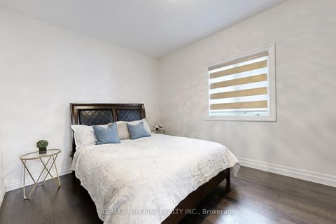 Photo 31 at 211 Touch Gold Crescent, Bayview Southeast, Aurora