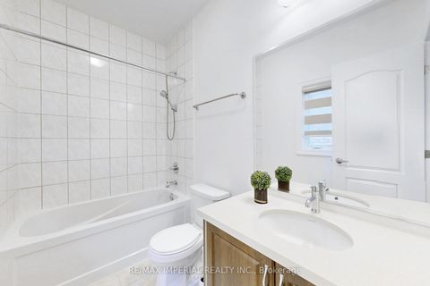 Photo 43 at 211 Touch Gold Crescent, Bayview Southeast, Aurora