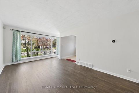 Photo 2 at 137 Newlands Avenue, Birchmount, Toronto