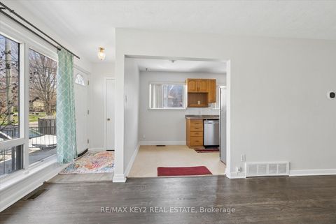 Photo 6 at 137 Newlands Avenue, Birchmount, Toronto