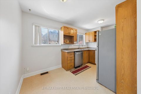 Photo 8 at 137 Newlands Avenue, Birchmount, Toronto