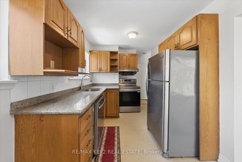 Photo 9 at 137 Newlands Avenue, Birchmount, Toronto
