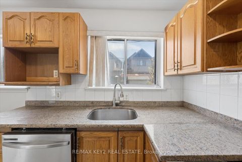 Photo 11 at 137 Newlands Avenue, Birchmount, Toronto