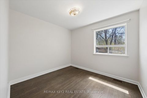 Photo 20 at 137 Newlands Avenue, Birchmount, Toronto