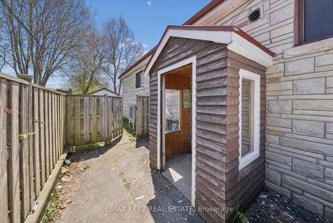 Photo 39 at 137 Newlands Avenue, Birchmount, Toronto