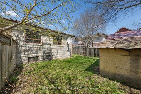 Photo 42 at 137 Newlands Avenue, Birchmount, Toronto