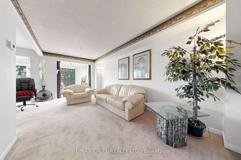 Photo 4 at 75 BETHANY LEIGH Drive, Agincourt North, Toronto