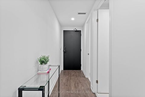 Photo 2 at 815 - 88 Queen Street, Yonge Corridor, Toronto