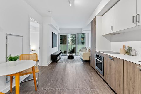 Photo 4 at 815 - 88 Queen Street, Yonge Corridor, Toronto
