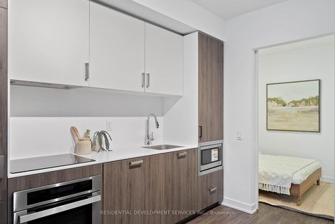 Photo 8 at 815 - 88 Queen Street, Yonge Corridor, Toronto