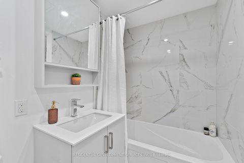 Photo 18 at 815 - 88 Queen Street, Yonge Corridor, Toronto