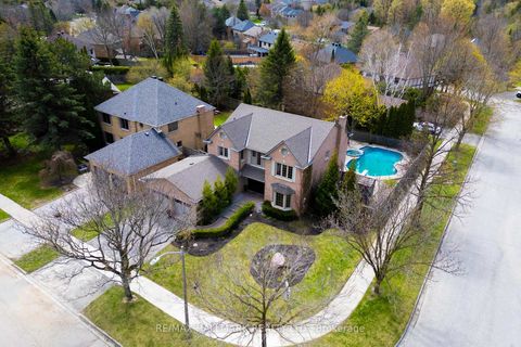 Photo 1 at 29 Petch Crescent, Aurora Highlands, Aurora