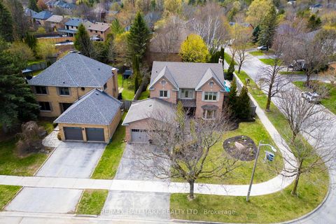 Photo 2 at 29 Petch Crescent, Aurora Highlands, Aurora