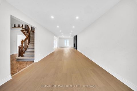 Photo 6 at 29 Petch Crescent, Aurora Highlands, Aurora