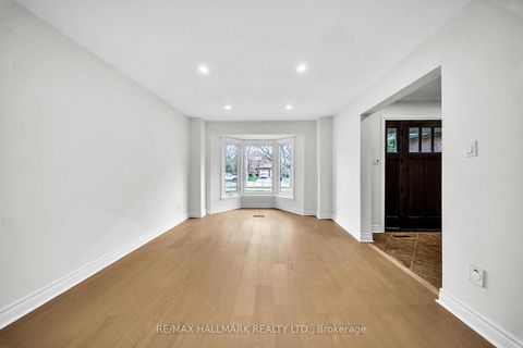 Photo 7 at 29 Petch Crescent, Aurora Highlands, Aurora
