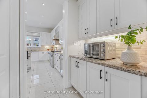 Photo 8 at 75 Virtue Crescent, Vellore Village, Vaughan