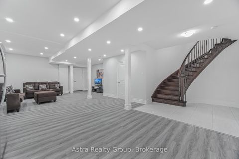 Photo 32 at 75 Virtue Crescent, Vellore Village, Vaughan