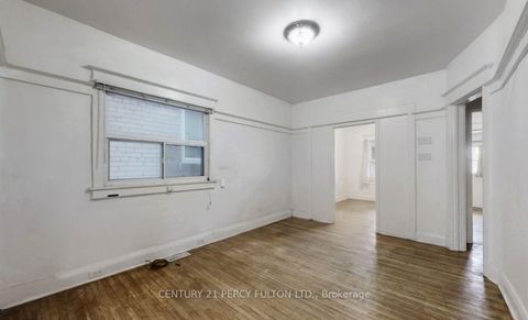 Photo 4 at 366 Coxwell Avenue, Coxwell, Toronto