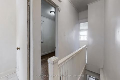 Photo 7 at 366 Coxwell Avenue, Coxwell, Toronto
