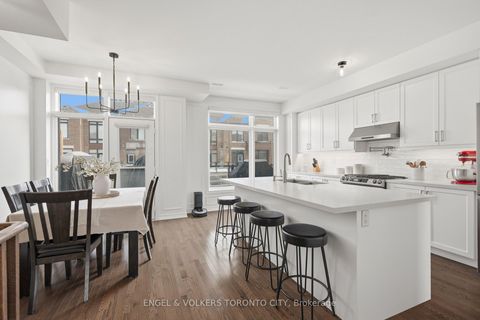 Photo 9 at 43 Holyrood Crescent, Kleinburg, Vaughan