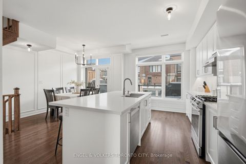Photo 10 at 43 Holyrood Crescent, Kleinburg, Vaughan