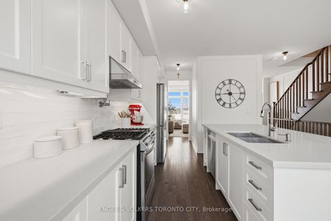 Photo 11 at 43 Holyrood Crescent, Kleinburg, Vaughan