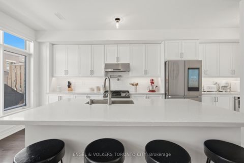 Photo 12 at 43 Holyrood Crescent, Kleinburg, Vaughan