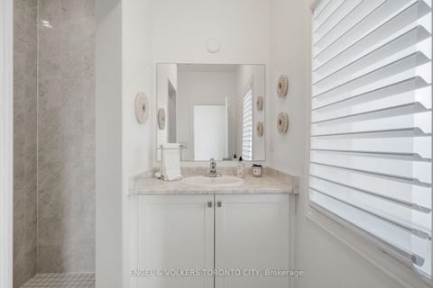 Photo 22 at 43 Holyrood Crescent, Kleinburg, Vaughan